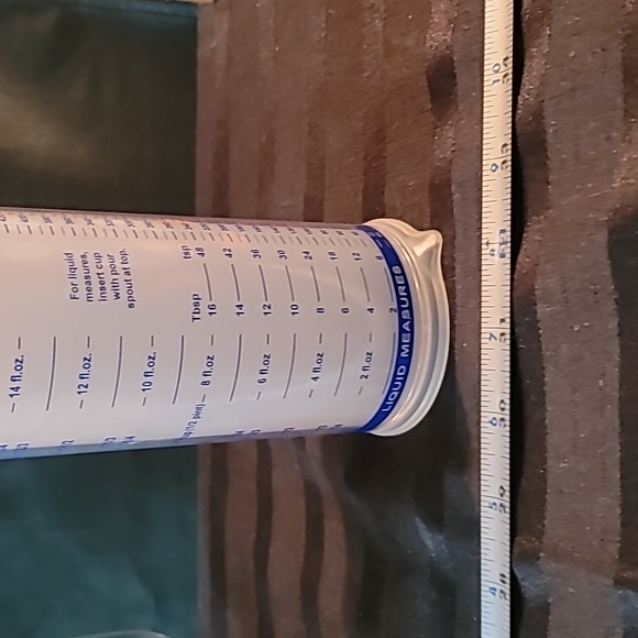 2 measuring cups LG multi-measurement liquid and dry solids EUC Gently loved - Picture 10 of 11